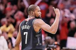 杜兰特回归赛场，挺进下一轮首场状态亮眼，加拿大队观众沸腾！的简单介绍