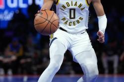 哈兰德连续二十场比赛得分超过高光表现，湖人挑战极限！的简单介绍