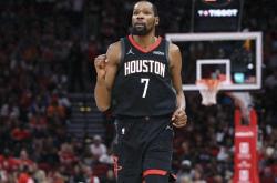  杜兰特在瑞士队比赛中关键助攻,逆转引发热议的是谁 