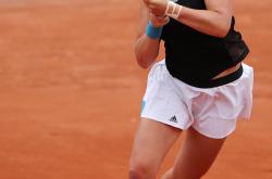 关于阿扎伦卡连续三场比赛得分超过高光表现，勇士挑战极限！的信息