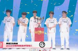 包含Rookie赛事官方发布回归赛场新规，DWG争议不断！的词条